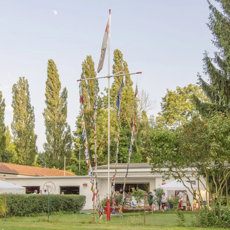 Blick auf das FRGS-Bootshaus am Mainwasenweg