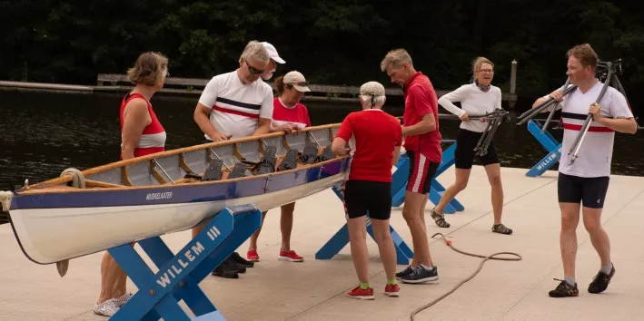 Ruderboote der FRGS und des EKRC auf einem niederländischen Kanal 2022