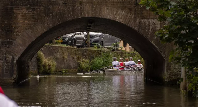 Ruderboote der FRGS und des EKRC auf einem niederländischen Kanal 2022