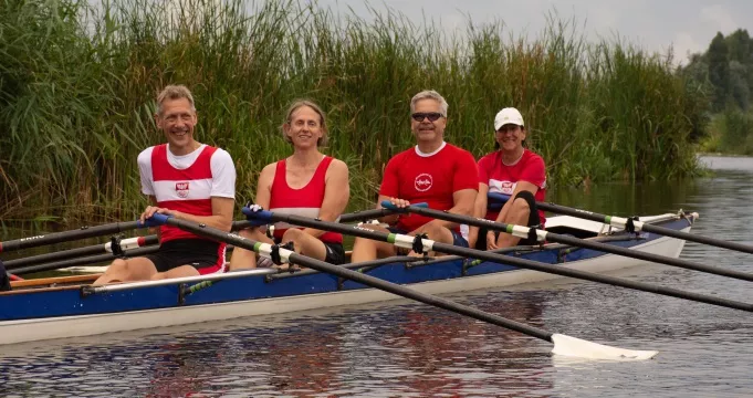 Ruderboote der FRGS und des EKRC auf einem niederländischen Kanal 2022