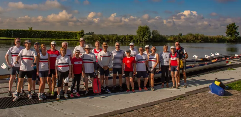 Ruderboote der FRGS und des EKRC auf einem niederländischen Kanal 2022