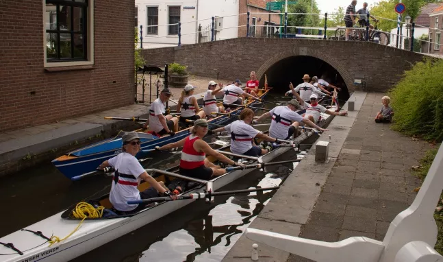 Ruderboote der FRGS und des EKRC auf einem niederländischen Kanal 2022