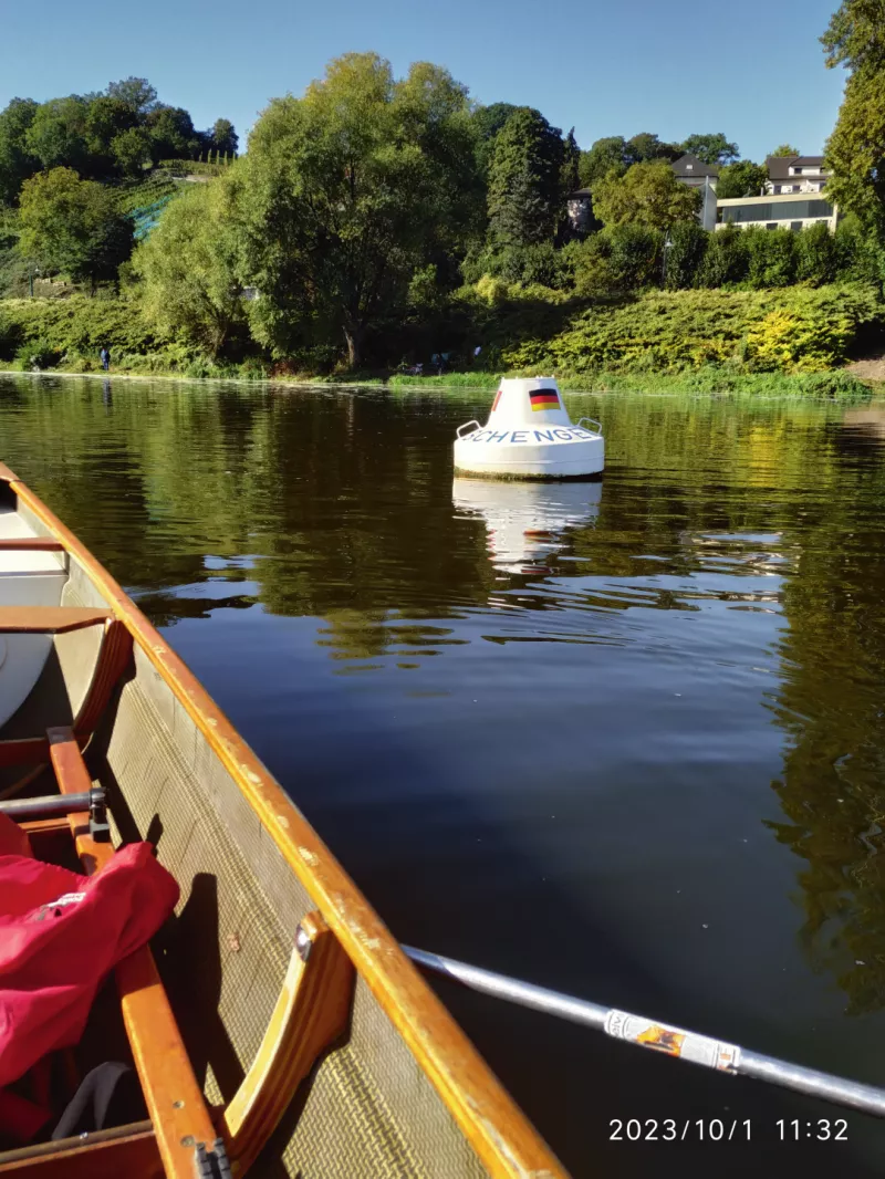 Ruderboote auf der Mosel bei Schwebsange in Luxemburg 2023